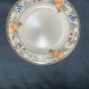 Set of 8 Mikasa Intaglio Garden Harvest 8-3/8" Salad Plates CAC29 Fruit
